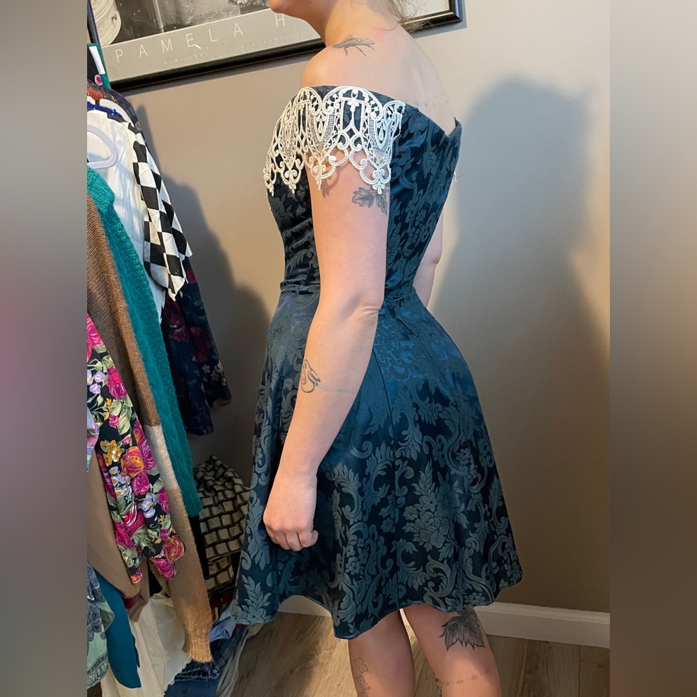 Gunnie Sax teal off the shoulder dress ❣️